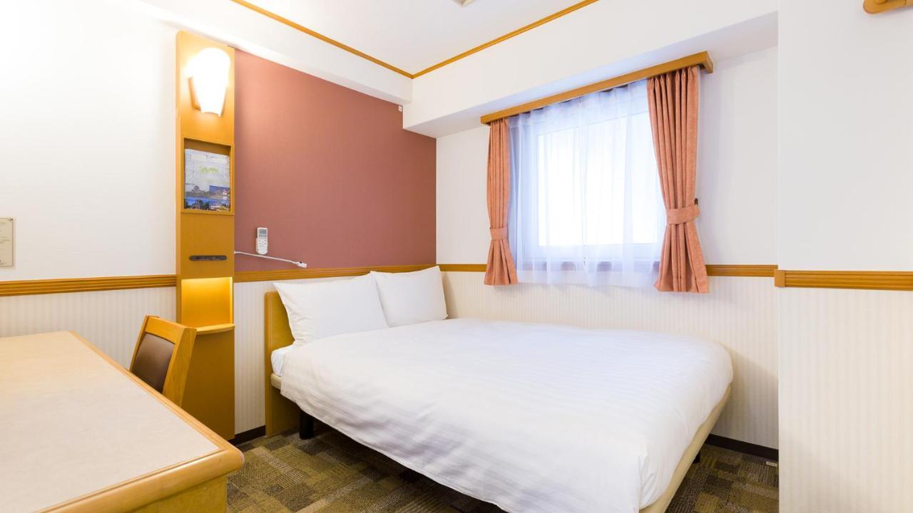 Toyoko Inn Yokohama Kannai Szoba fotó