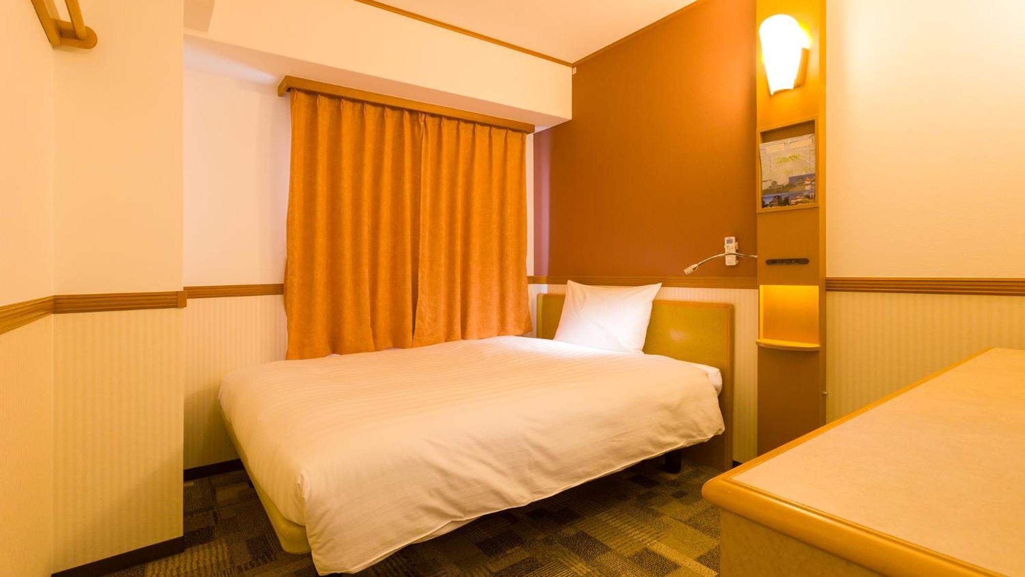 Toyoko Inn Yokohama Kannai Szoba fotó