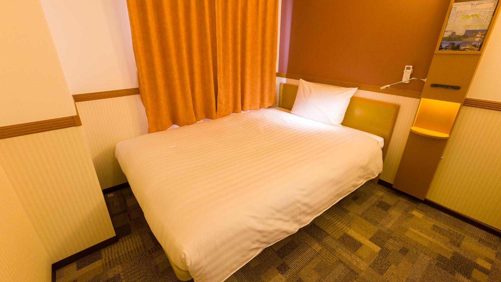 Toyoko Inn Yokohama Kannai Szoba fotó