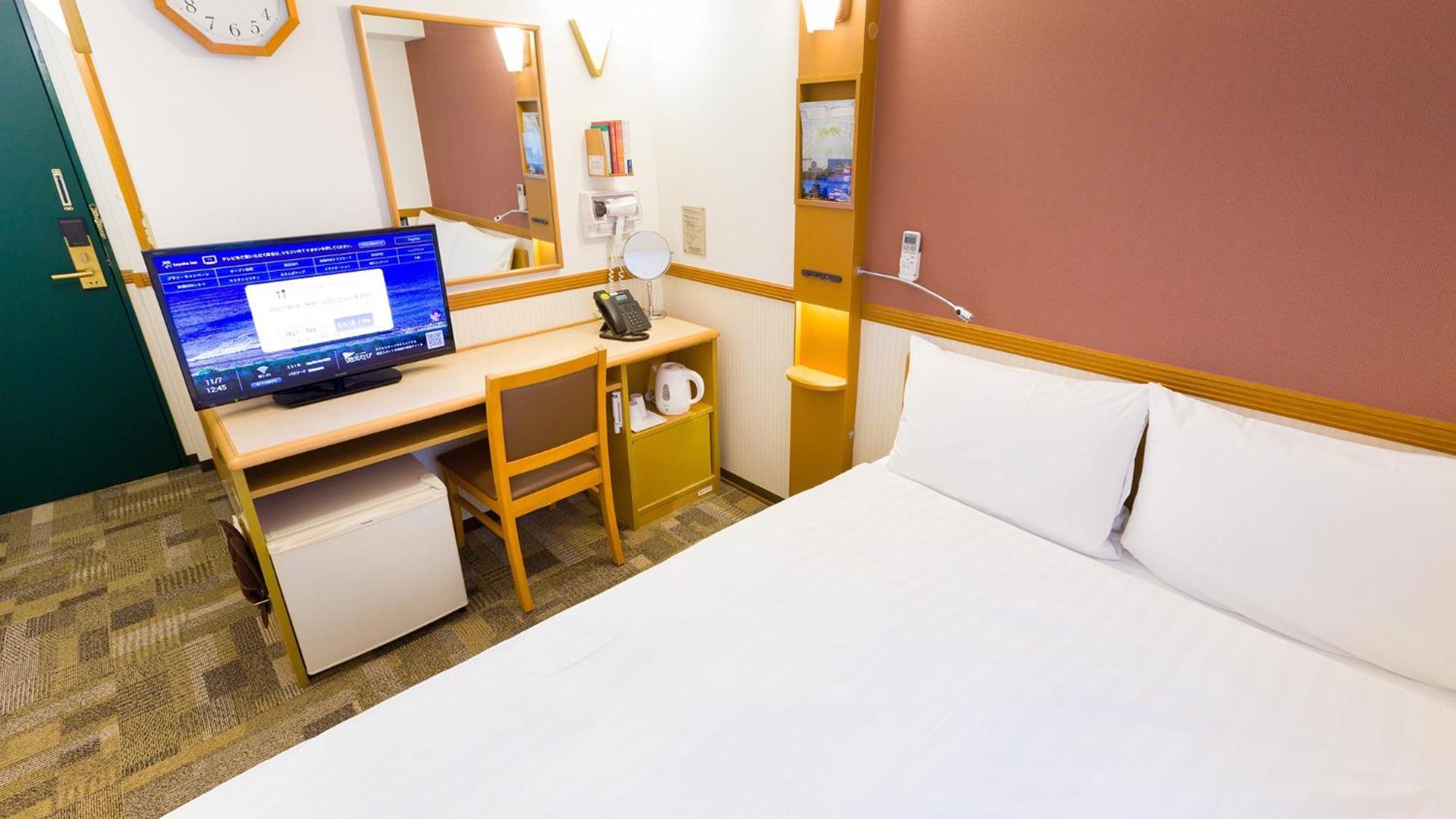 Toyoko Inn Yokohama Kannai Szoba fotó